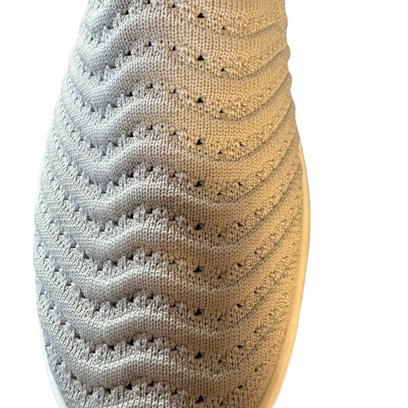 *White Mountain Size 10 Courageous White/Gray Slip On Shoes - Picture 4 of 11